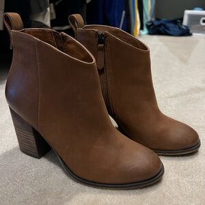 BP Lance brown leather booties. Excellent condition. Barely worn.